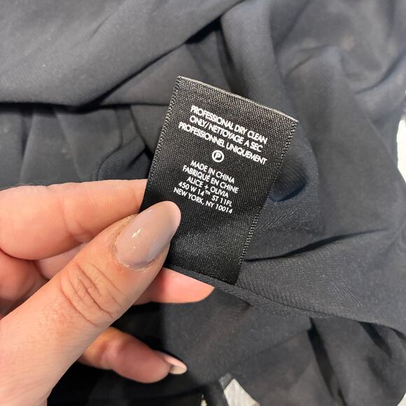 Alice + Olivia Black and White Floral Embroidered Sandra Wrap Dress Sz 6 - Picture 8 of 12